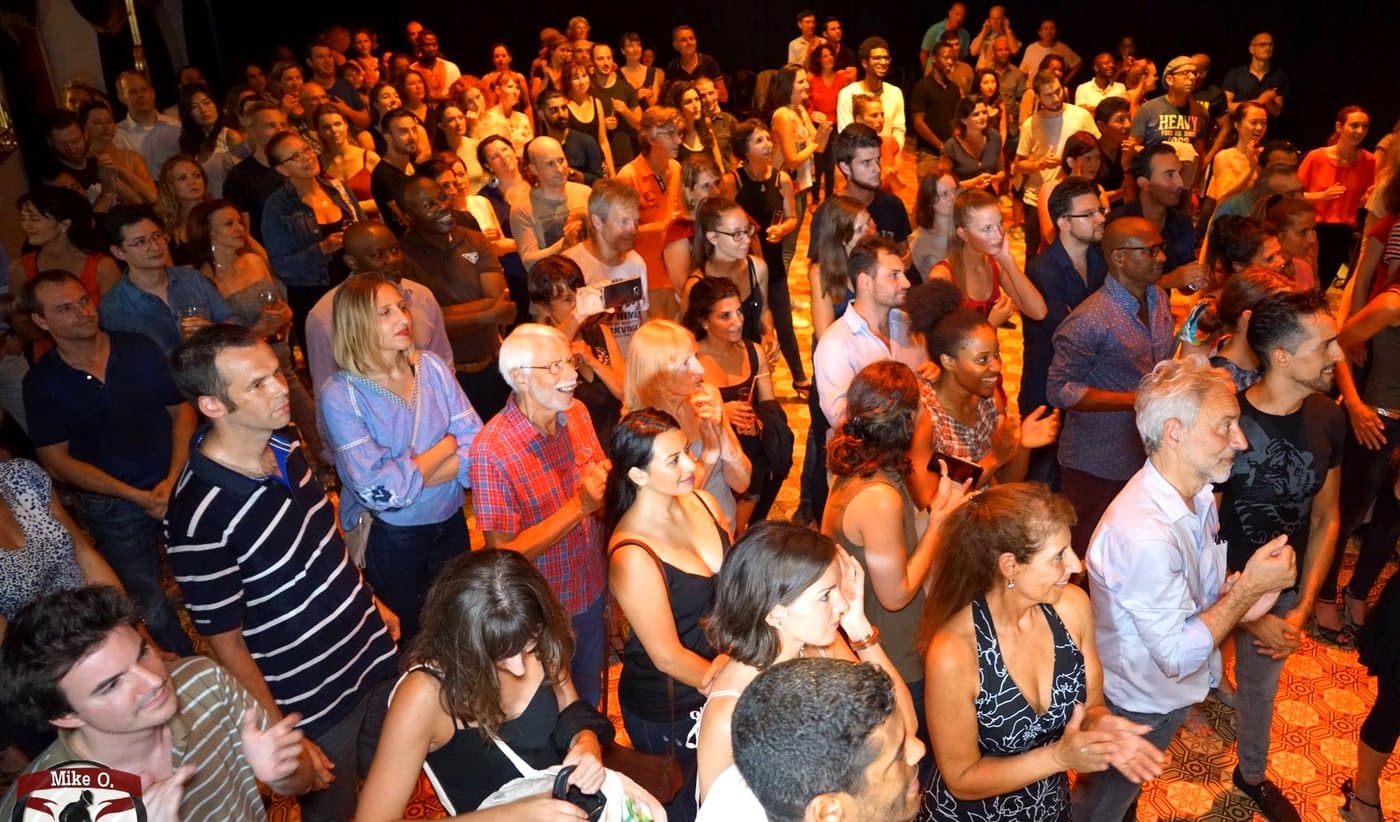 Foule réunie lors d'une soirée événement O'Dance